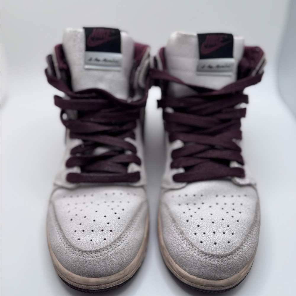 Nike A-Ma-Minisre High-Top Sneakers in White and maroon